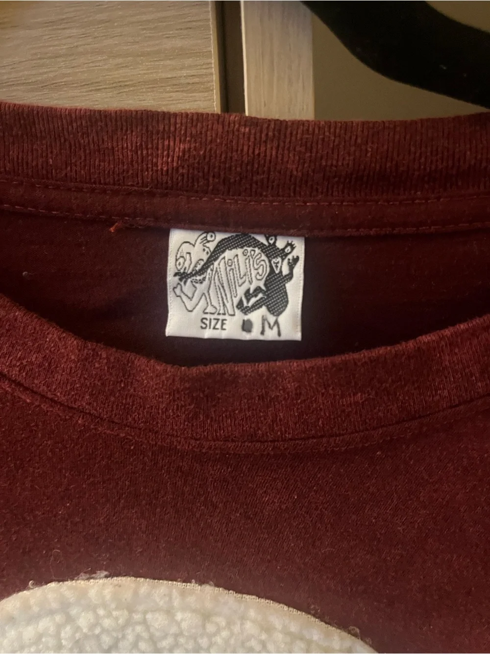 Women’s Hand Appliqué Short Sleeve Tee with White fuzzy Lamb - Picture 2 of 3